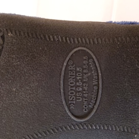 Isotoner Men's Slipper - Picture 6 of 6